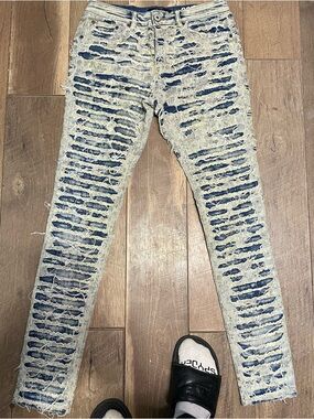 Men’s serenede light blue carbon distressed denim